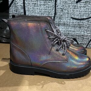 Old Navy Kids Iridescent Lace-Up Boots